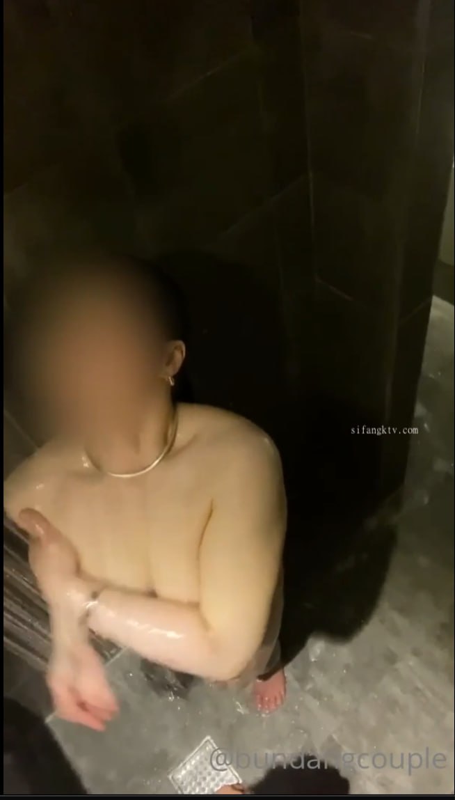 美女公寓（老婆和按摩师的后续全集共8部以及老婆的私人联系方式下面自取吧）